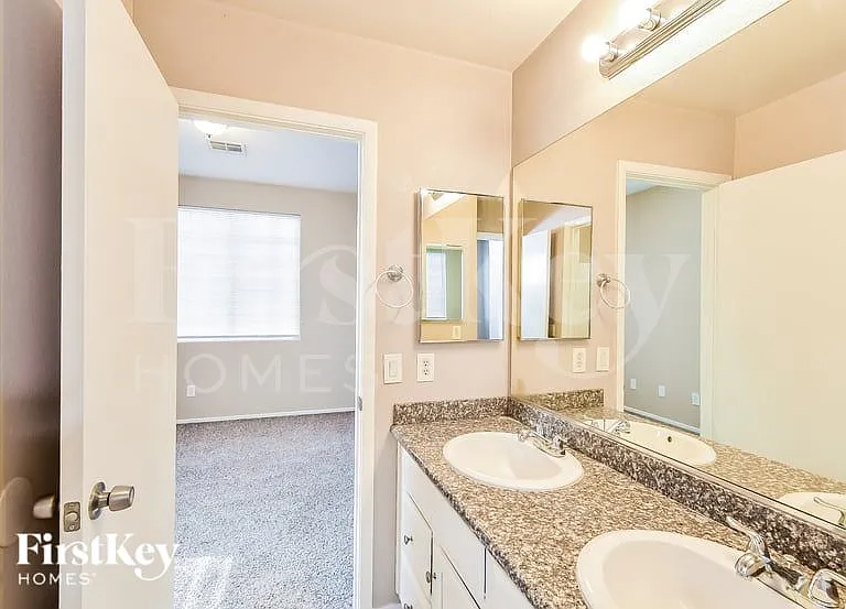 5008 Sparkling Sky Ave — Photo 10