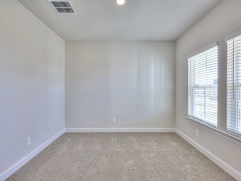 1291 Bluffton Cir — Photo 5