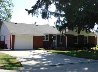 1 Larchwood Ct, Newton, IA 50208