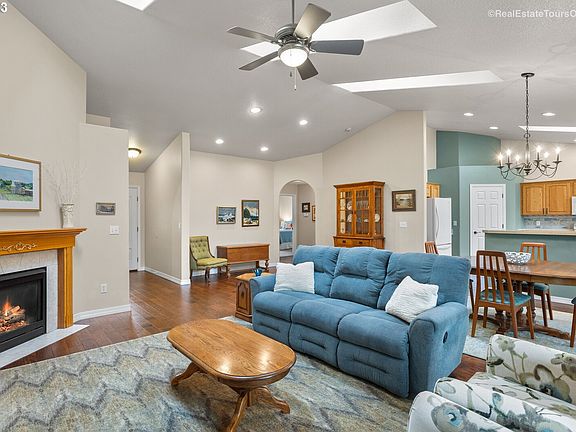 5th image of 2610 NE 91st St