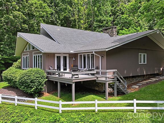 2nd image of 560 Winchester Creek Rd