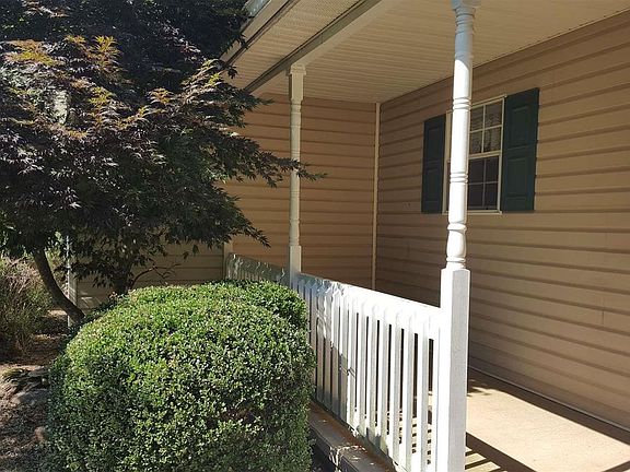 4th image of 376 River Point Dr