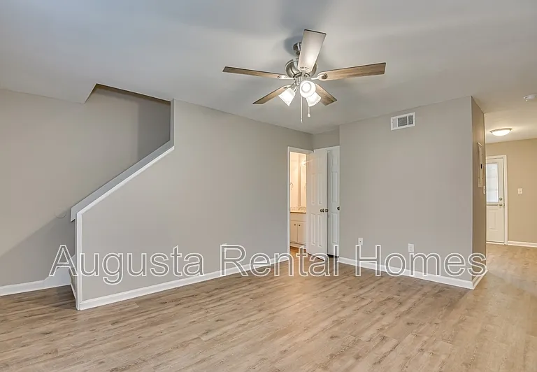 148 Chalet North Ct #148 — Photo 5