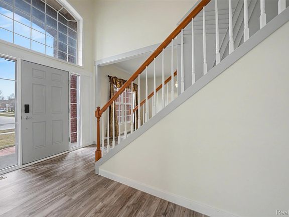 5th image of 49184 Gracechurch Rd