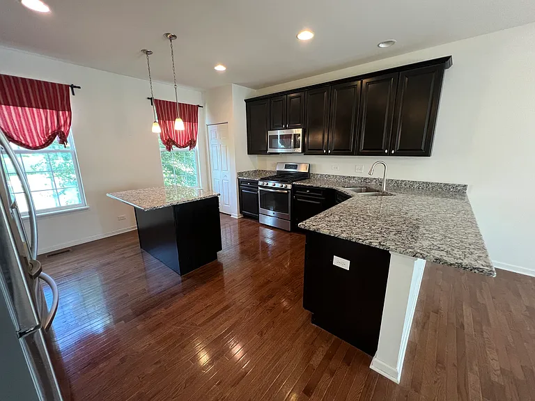 4014 Pompton Ct — Photo 2