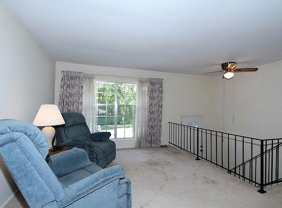 5th image of 358 Belden Ave