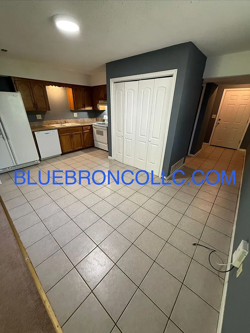 This one will go fast, marvelous 3 bedroom for great price in Lee's Summit — Photo 4