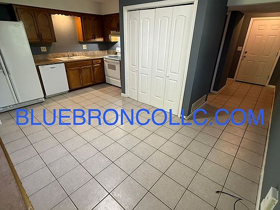 4th image of 415 NE Churchill St