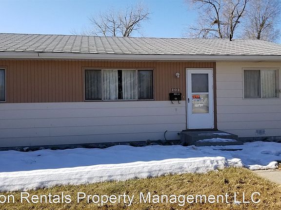 3rd image of 203 E Pershing Ave