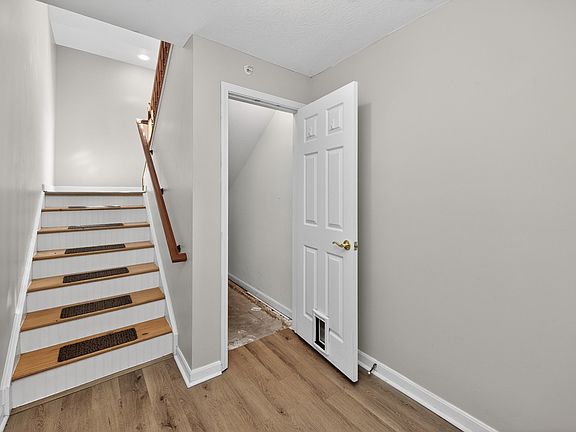 3rd image of 1447 Windwillow Trce