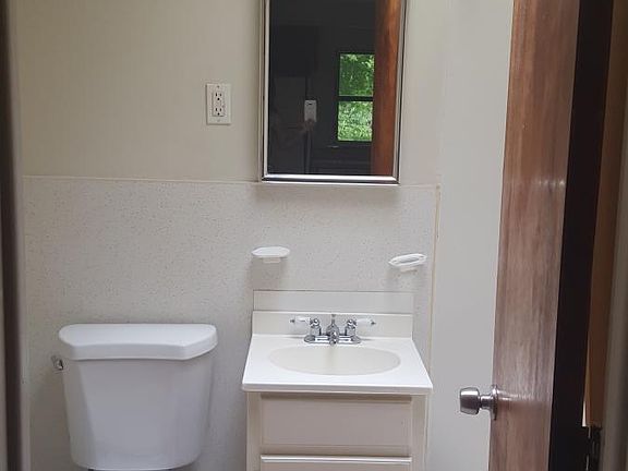 bathroom w/ skylight