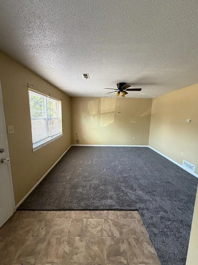 204 SouthWoods Court - A — Photo 3
