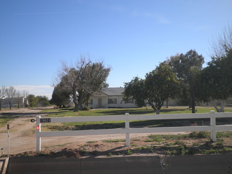 2nd image of 19601 W Lower Buckeye Rd