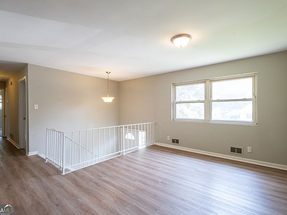 3rd image of 2660 Beacon Dr