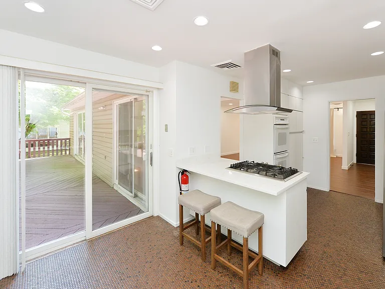 38 Griswold Pl — Photo 9