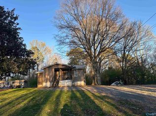 348 Vivian Jarrett Cir, Arab, AL 35016