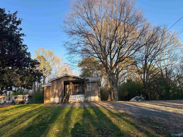 348 Vivian Jarrett Cir, Arab, AL 35016