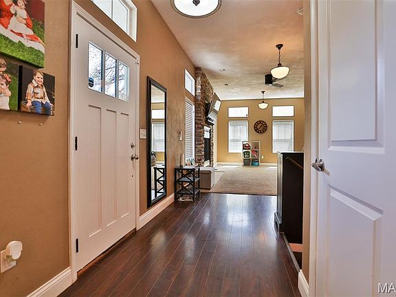 4th image of 723 Stolze St