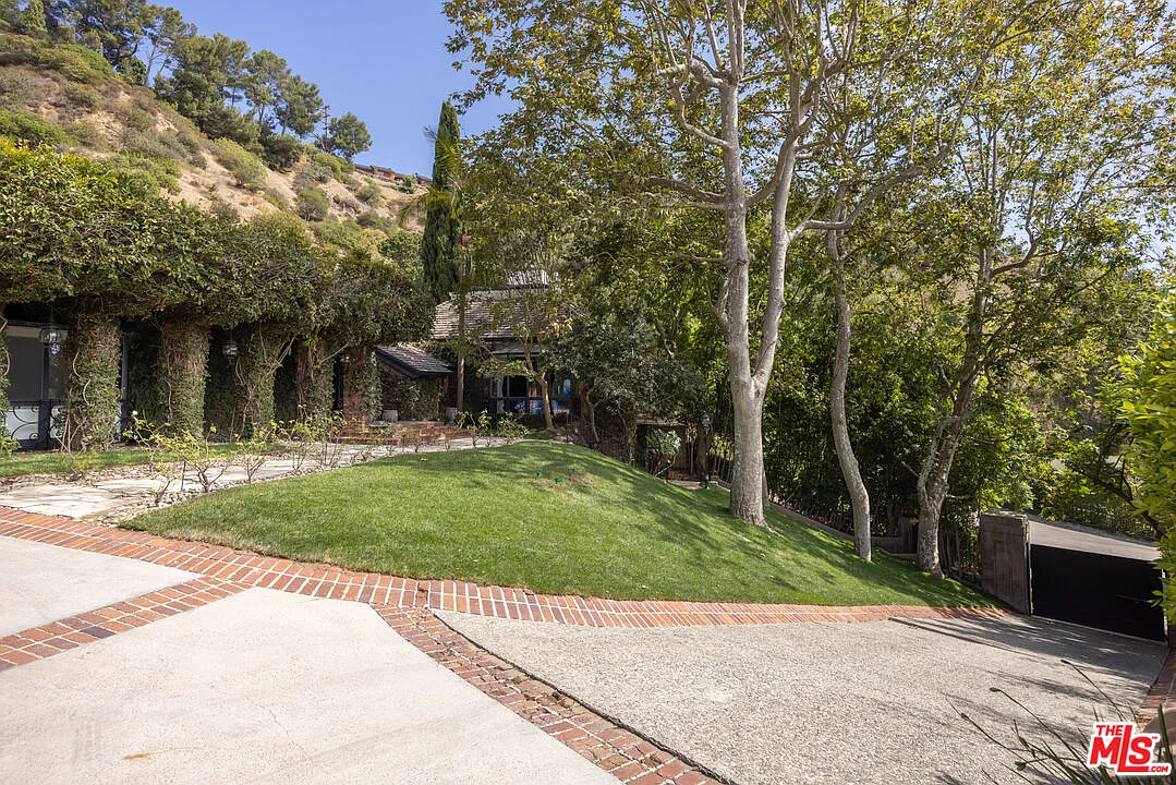 5 bed, 7.0 bath, 6700 sqft, $50,000 — Photo 4