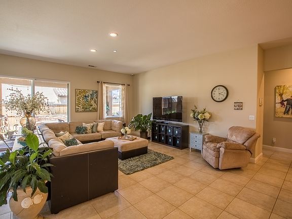 4th image of 611 Elderberry Cir