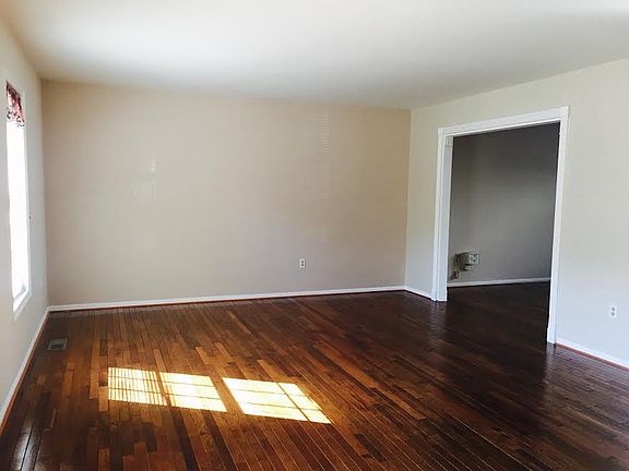 5th image of 9527 Heathwood Ct