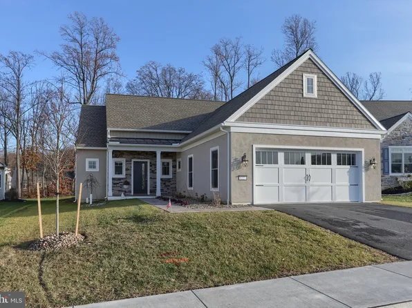 1227 Mosaic Dr #393, Lebanon, PA 17042