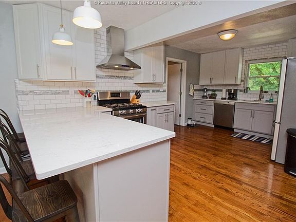 5th image of 1115 Montrose Dr