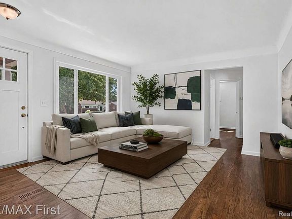 2nd image of 3213 Maplewood Ave