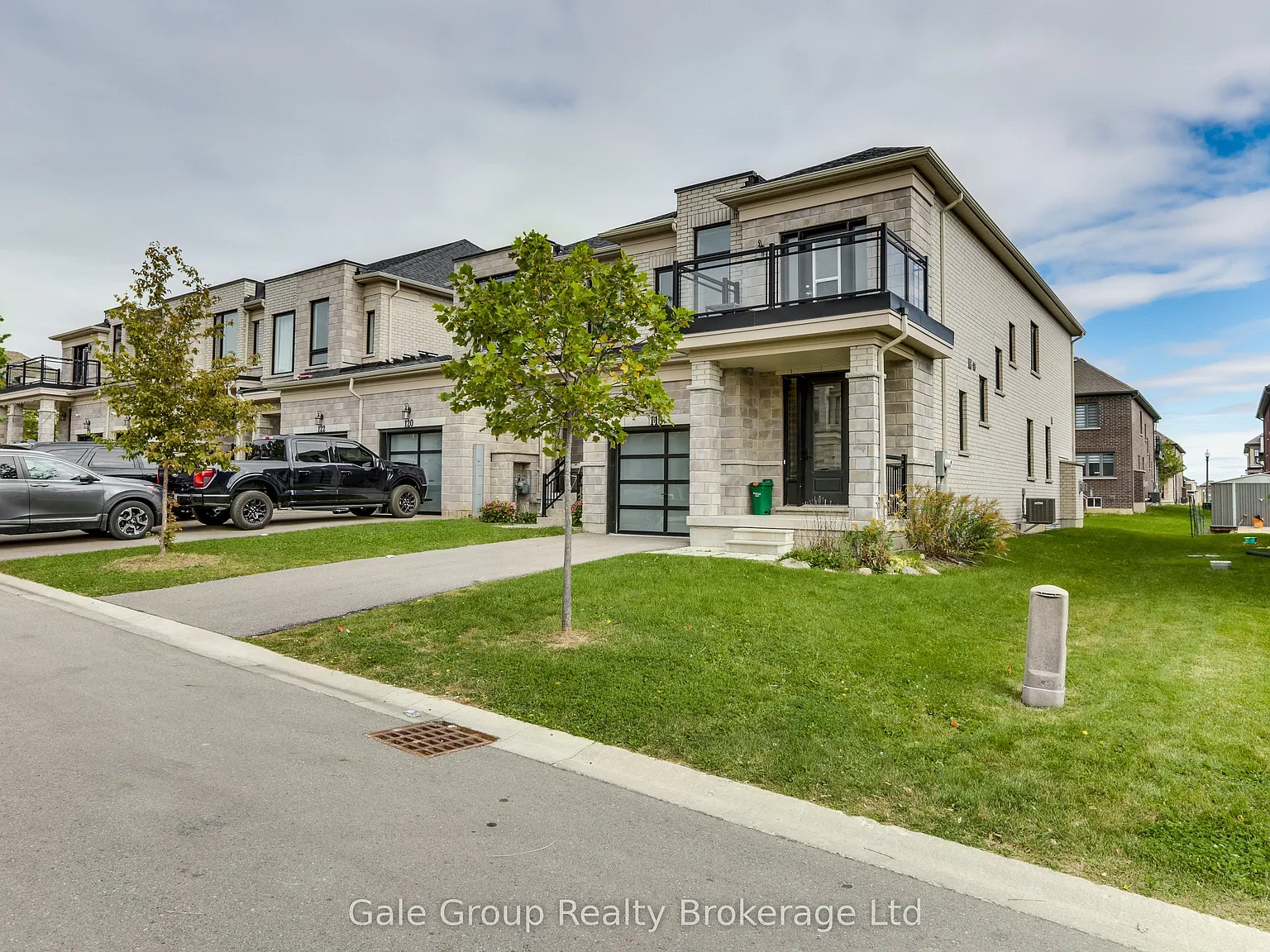 4 bed, $2,600 — Photo 2