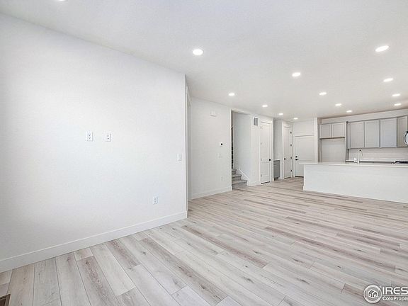 3rd image of 5013 Avon Ave