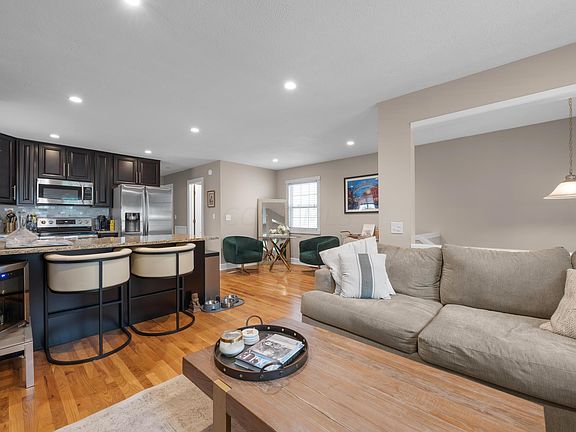 3rd image of 1230 Forsythe Ave
