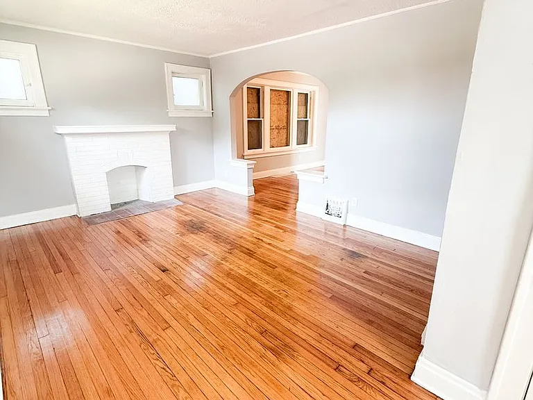 2555 Hord Ave — Photo 1