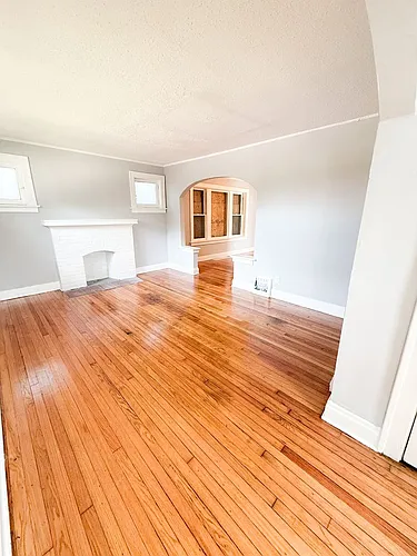2555 Hord Ave Photo 1