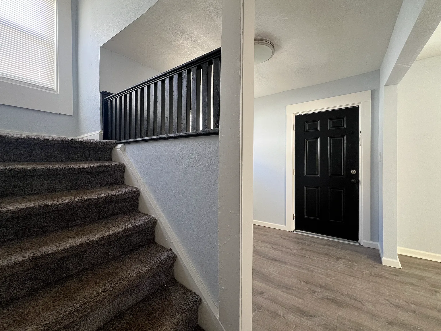 3 bed, 956 sqft, $1,245 — Photo 2