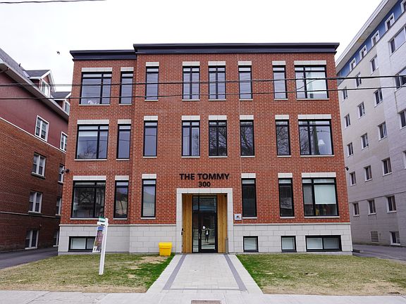 2nd image of 300 Wilbrod St #1241572