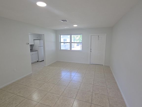 5th image of 7511 Venetian St #2