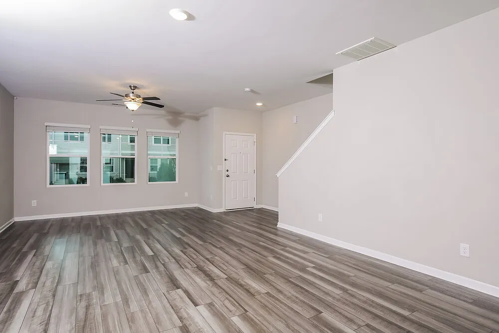3 bed, 2.5 bath, 1590 sqft, $1,800 — Photo 4