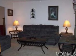 100 Hy View Dr, Washington, WV 26181