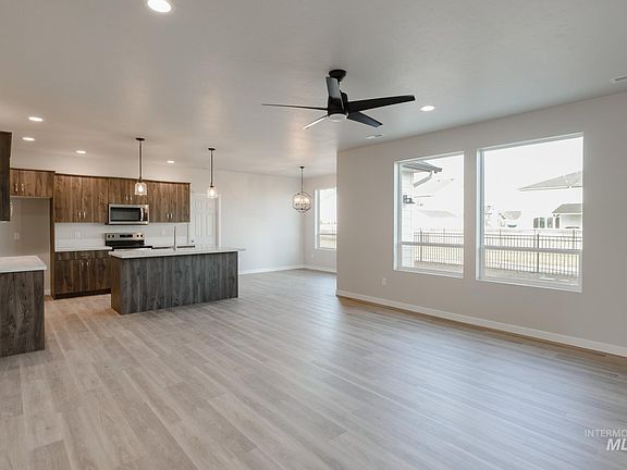 4th image of 2254 N Iditarod Ave