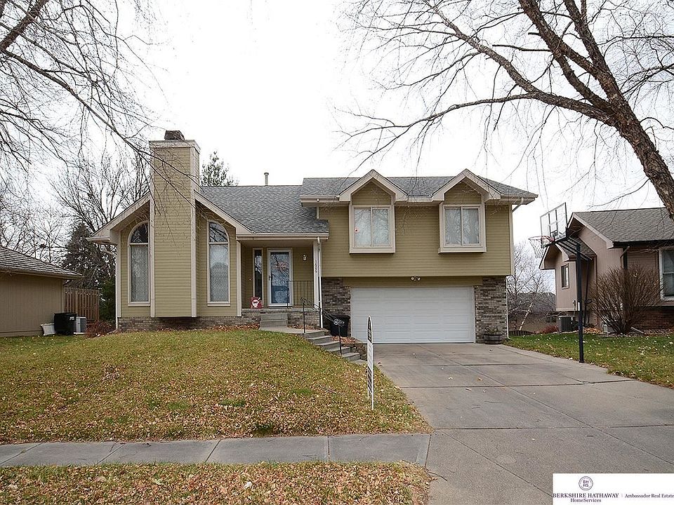 1st image of 1606 N 159th St