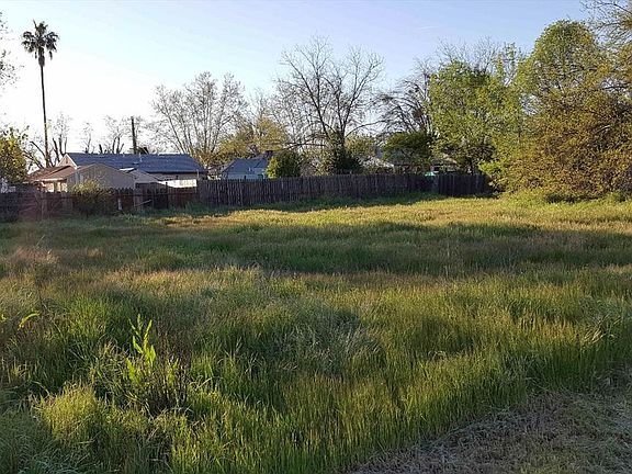 2nd image of 1031 Las Palmas Ave