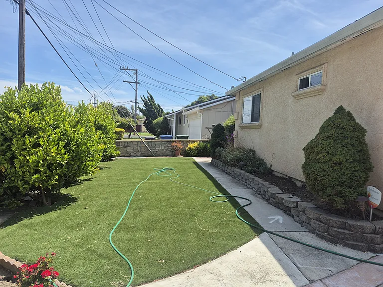 Cherry St — Photo 2
