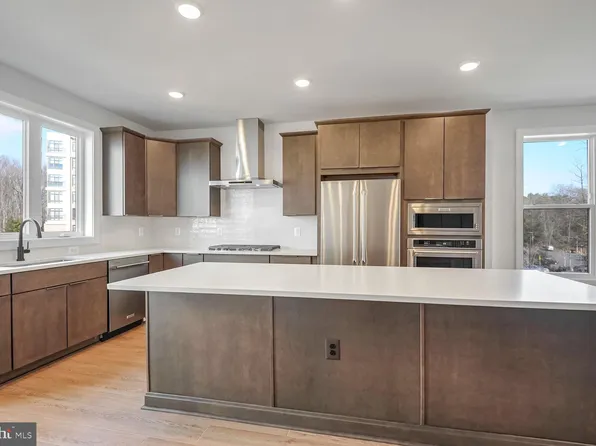 1653 Fellowship Sq, Reston, VA 20190