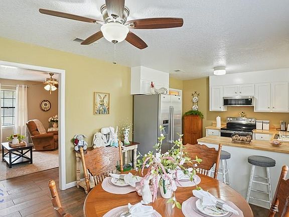 4th image of 226 Community Cir