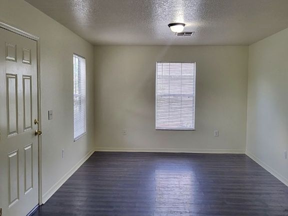 4th image of 14649 8th St