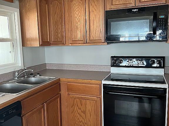 2nd image of 513 W 9th St
