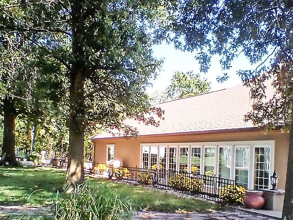 5th image of 642 S Fairview Dr