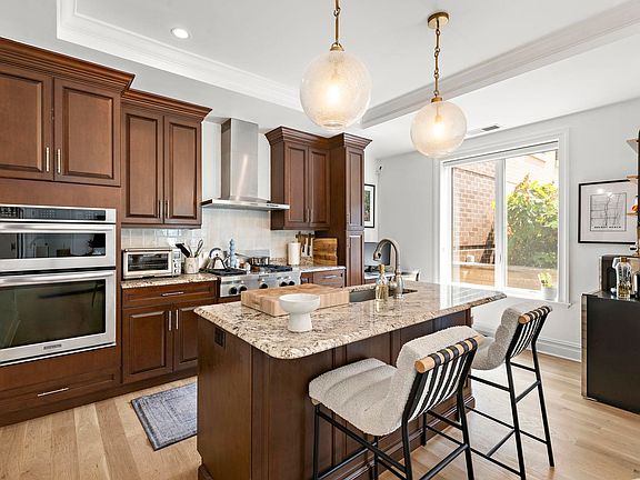5th image of 250 Henley Pl Unit 206