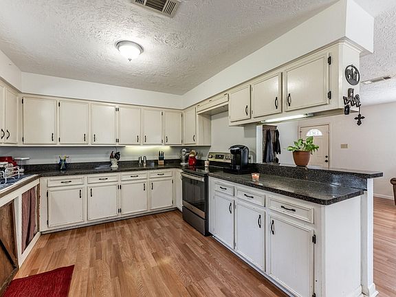 4th image of 402 Hostetter Rd