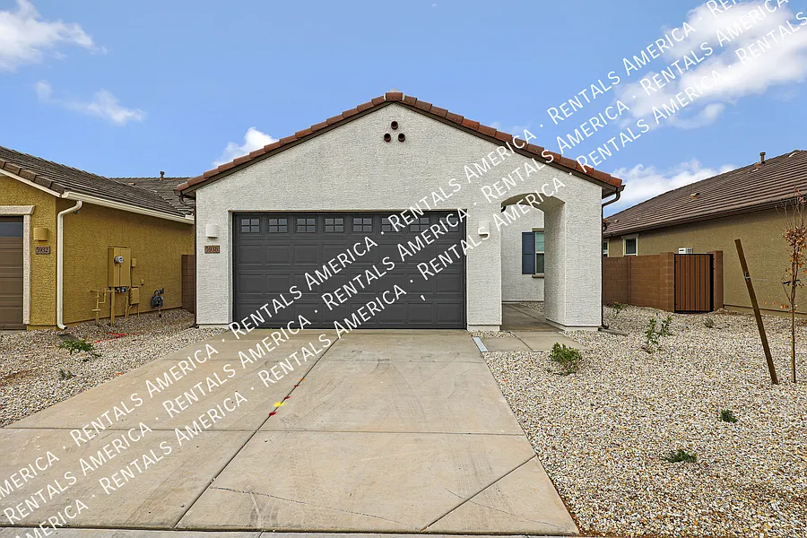 Beautiful and spacious 3 Bed/ 2 Bath in Glendale!! — Photo 2